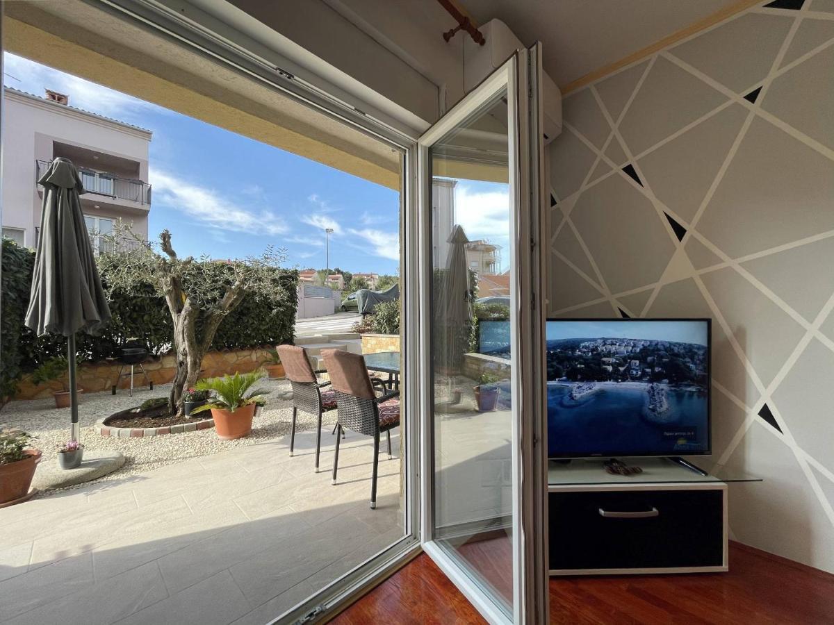Apartment Malu Пула Екстериор снимка