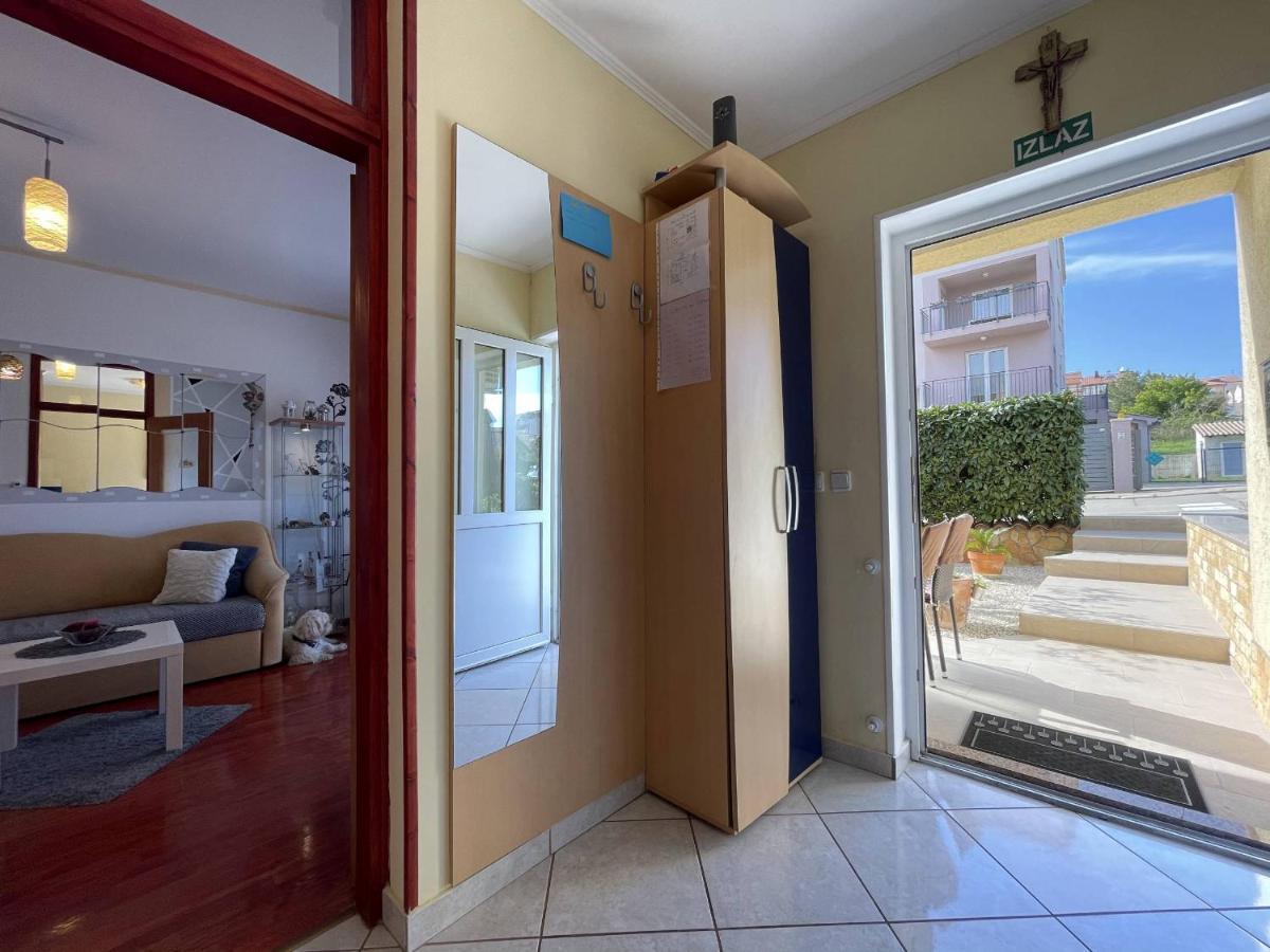 Apartment Malu Пула Екстериор снимка
