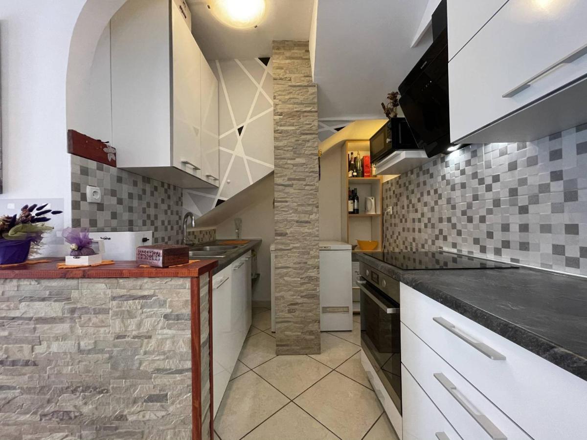 Apartment Malu Пула Екстериор снимка