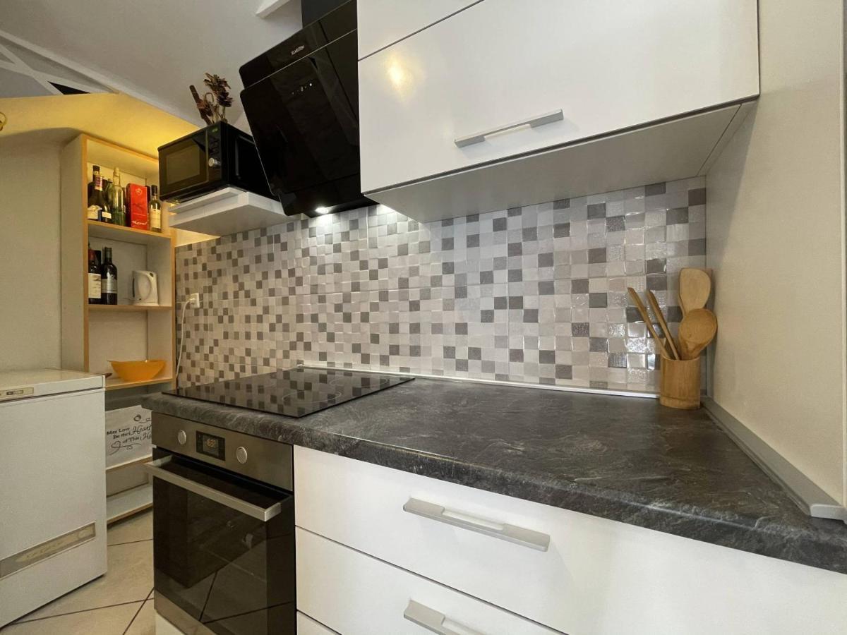 Apartment Malu Пула Екстериор снимка