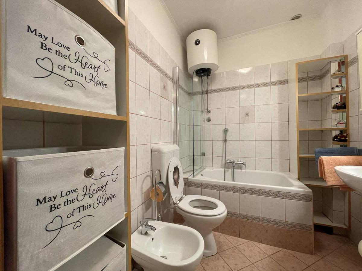 Apartment Malu Пула Екстериор снимка